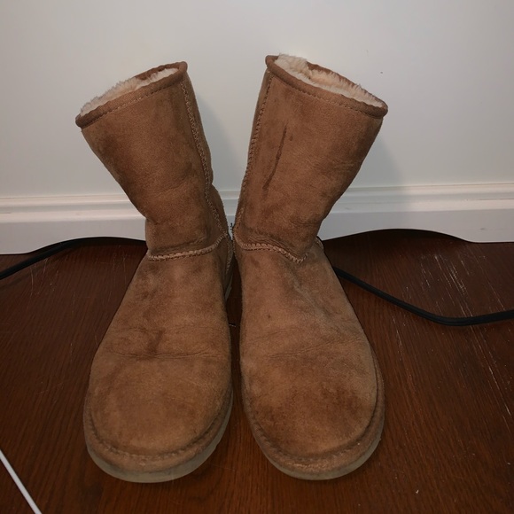 UGG Shoes - Short Uggs in chestnut UGG Shoes - Short Uggs in chestnut